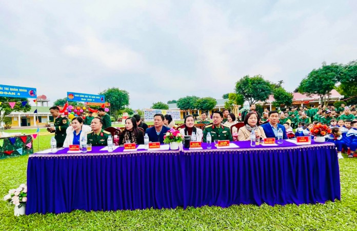 Trải nghiệm “ngày hội Văn hoá Quân- dân” tại tiểu đoàn 3 - Lữ đoàn phòng không không quân 283 của các bạn nhỏ khối 3-4-5 cùng với các cô giáo trường tiểu học Nghi Ân.