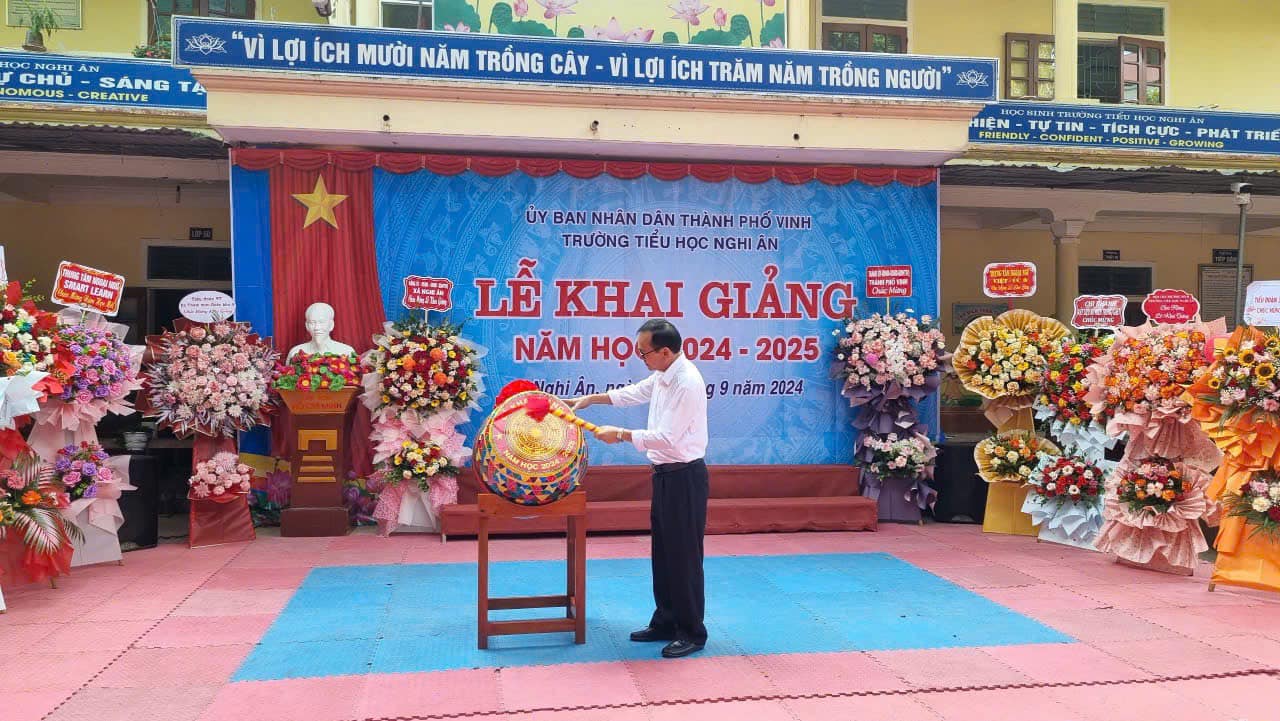 Tiếng trống khai trường rộn rã đã ngân vang tại sân trường Tiểu học Nghi Ân báo hiệu năm học mới bắt đầu