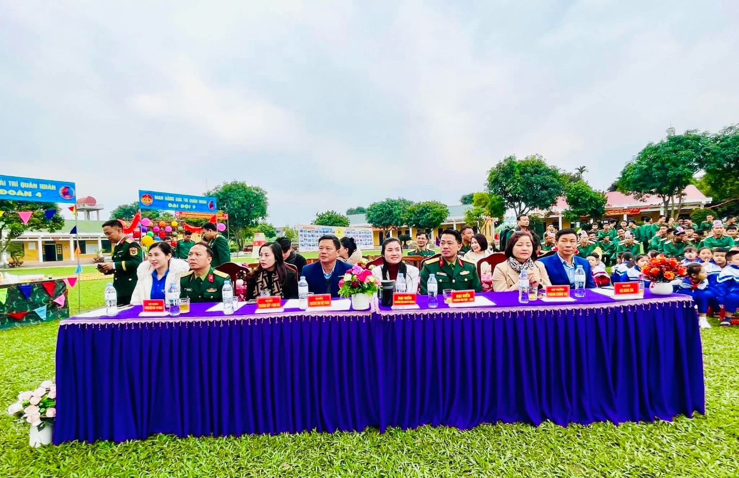 Trải nghiệm “ngày hội Văn hoá Quân- dân” tại tiểu đoàn 3 - Lữ đoàn phòng không không quân 283 của các bạn nhỏ khối 3-4-5 cùng với các cô giáo trường tiểu học Nghi Ân.