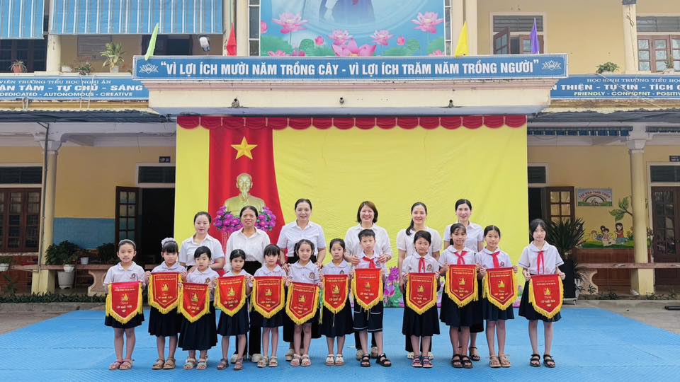 VINH DANH LỚP HỌC SẠCH – ĐẸP, CHUNG SỨC XÂY DỰNG MÔI TRƯỜNG GIÁO DỤC TÍCH CỰC